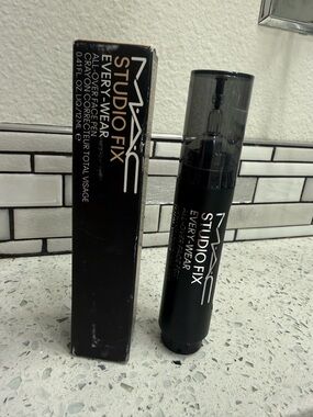 MAC Cosmetics Studio Fix Everywear All-Over Face Pen - NC15 - Brand new